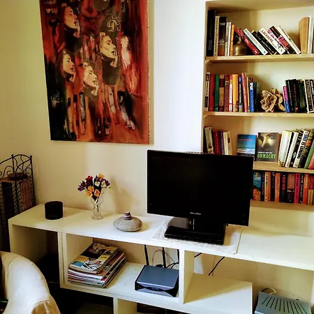 Studio 6 - A Quiet And Spacious Studio Flat In The Old Town Lägenhet