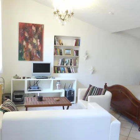 Apartment Studio 6 - A Quiet And Spacious Studio Flat In The Old Town *
