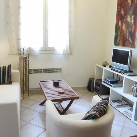 Studio 6 - A Quiet And Spacious Studio Flat In The Old Town Nice