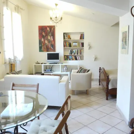 Apartment Studio 6 - A Quiet And Spacious Studio Flat In The Old Town