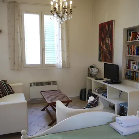 Apartment Studio 6 - A Quiet And Spacious Studio Flat In The Old Town Nice